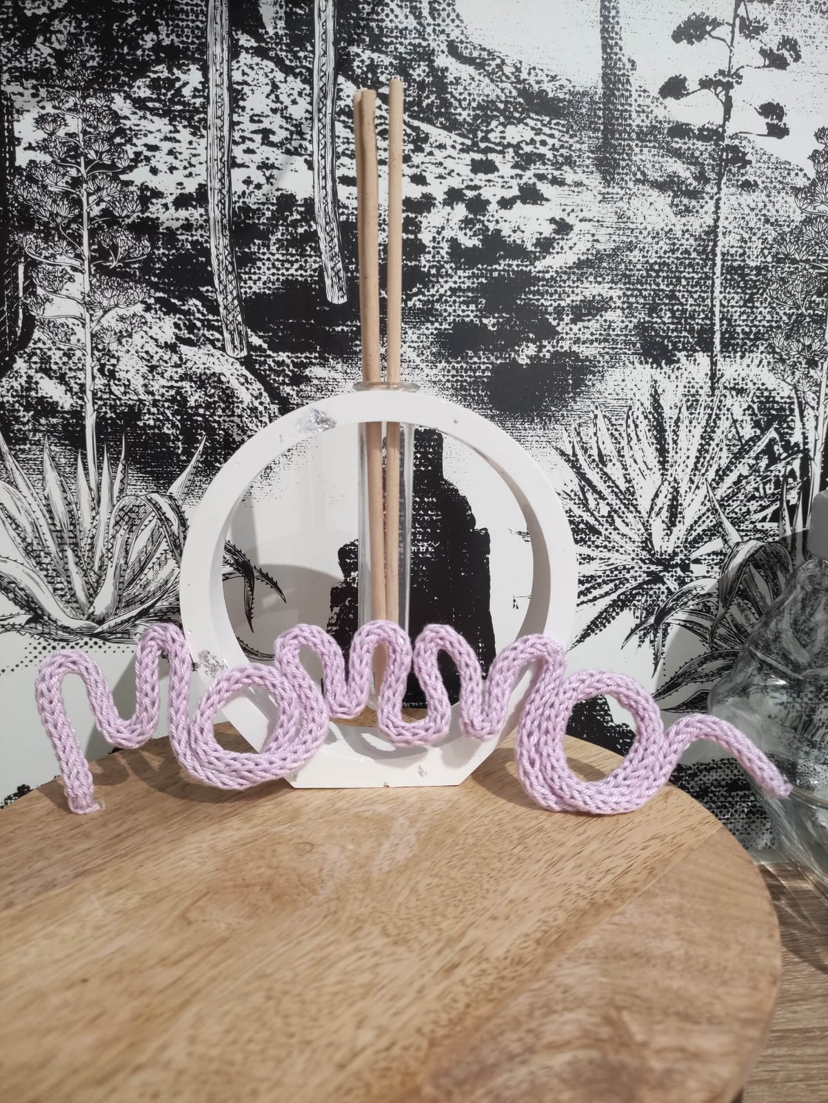 porta diffusore, diffusore, vaso, tondo, relax, fragranze, bastoncini, resina ecologica, scritta, tricotin, mamma, festa della mamma, regalo