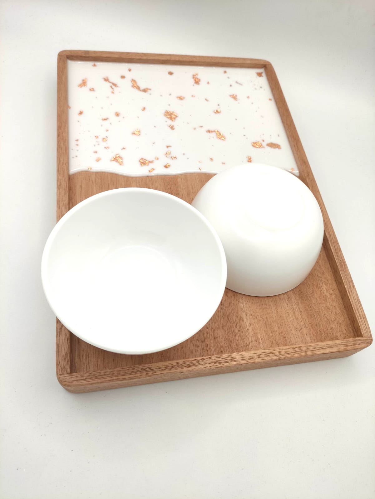 vassoio in legno, decorazione in resina, bianco, foglie rame, wooden try, resin, resina, aperitivo, colazione
