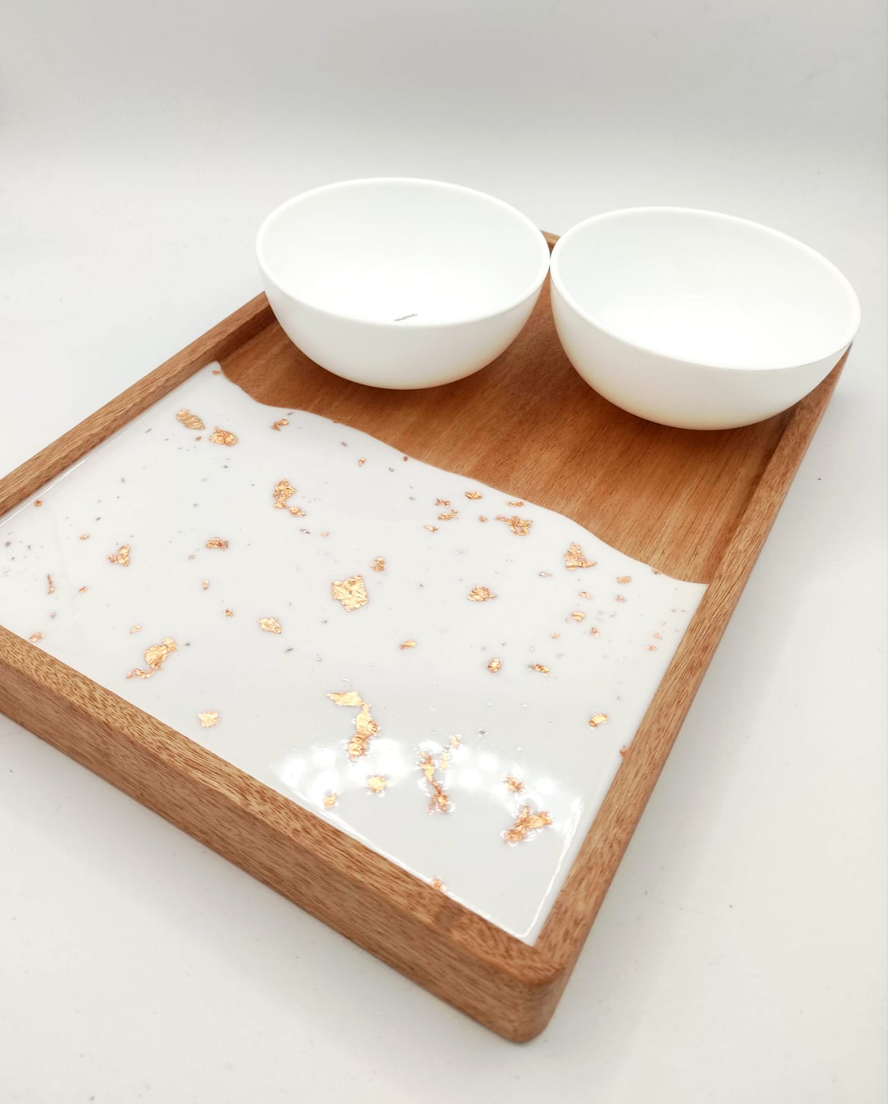vassoio in legno, decorazione in resina, bianco, foglie rame, wooden try, resin, resina, aperitivo, colazione