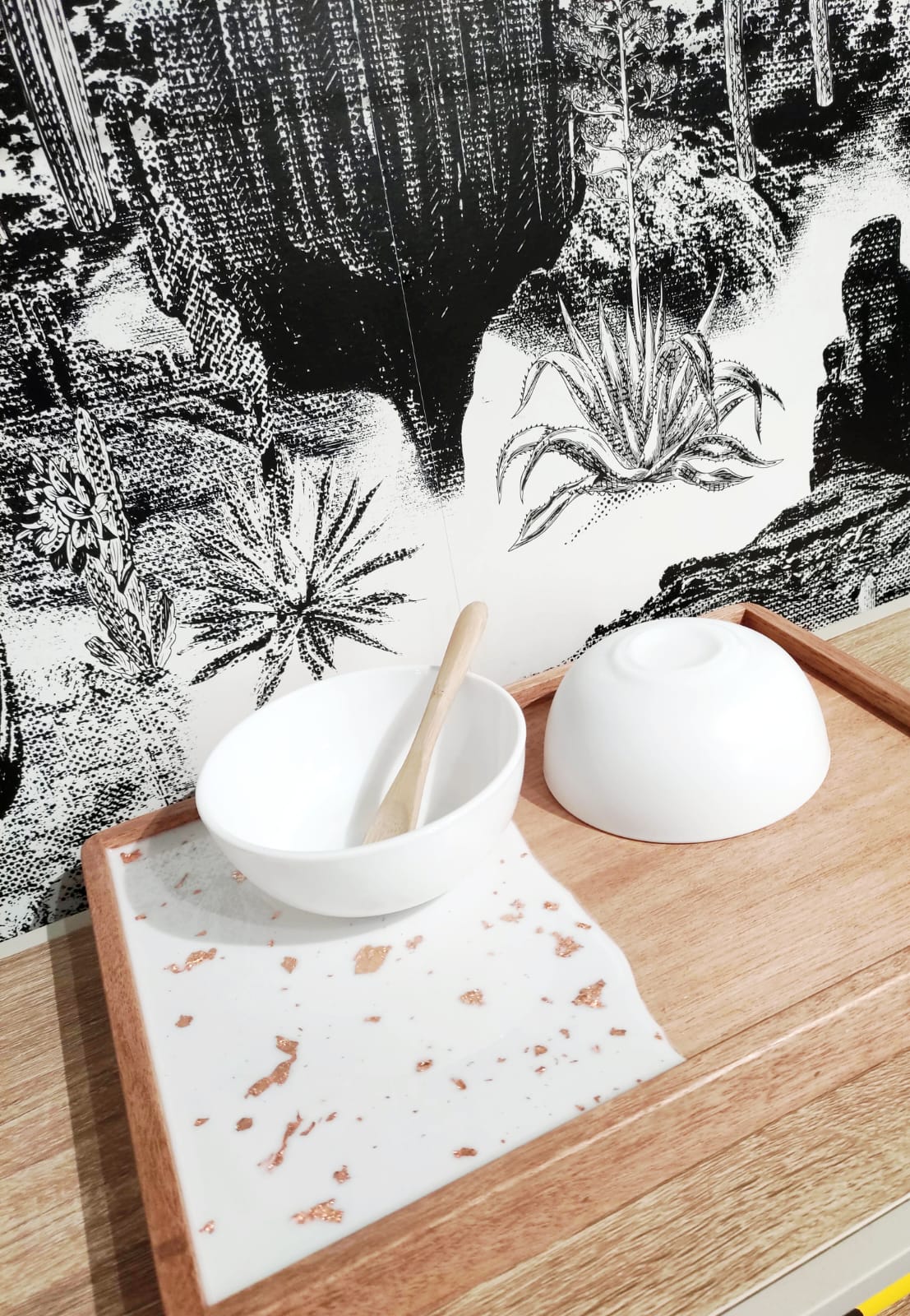 vassoio in legno, decorazione in resina, bianco, foglie rame, wooden try, resin, resina, aperitivo, colazione