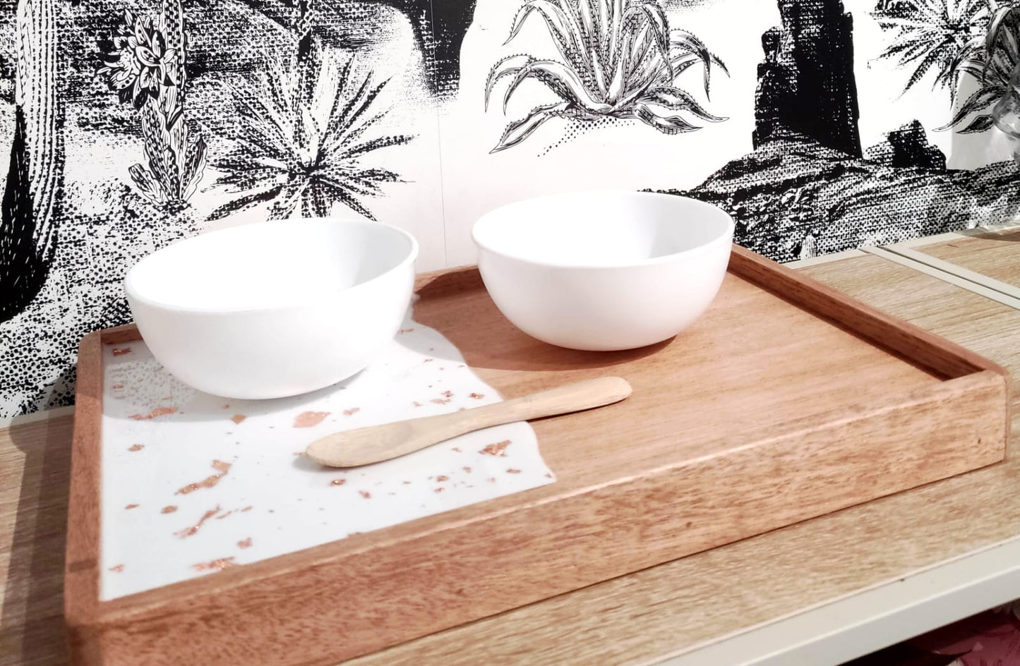 vassoio in legno, decorazione in resina, bianco, foglie rame, wooden try, resin, resina, aperitivo, colazione