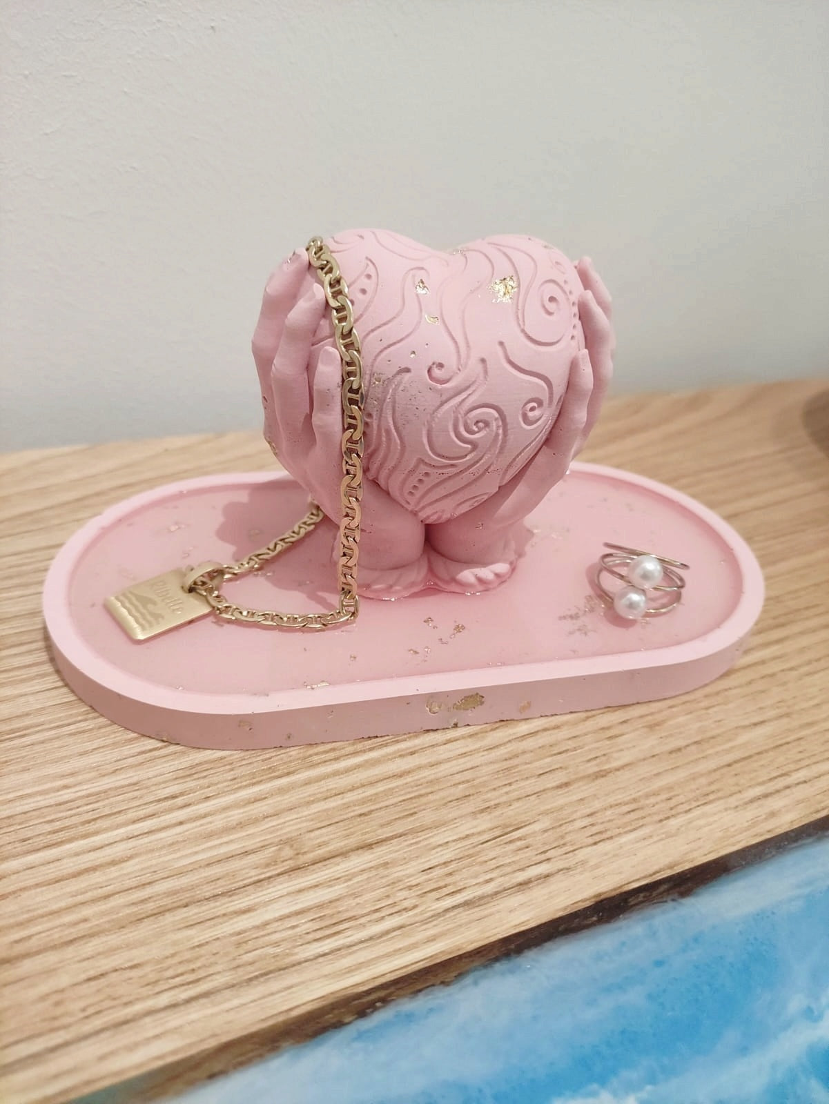 Svuotatasche, amore, pieno d'amore, resina ecologica, resina epossidica, resin, cuore, mani, portagioie rosa