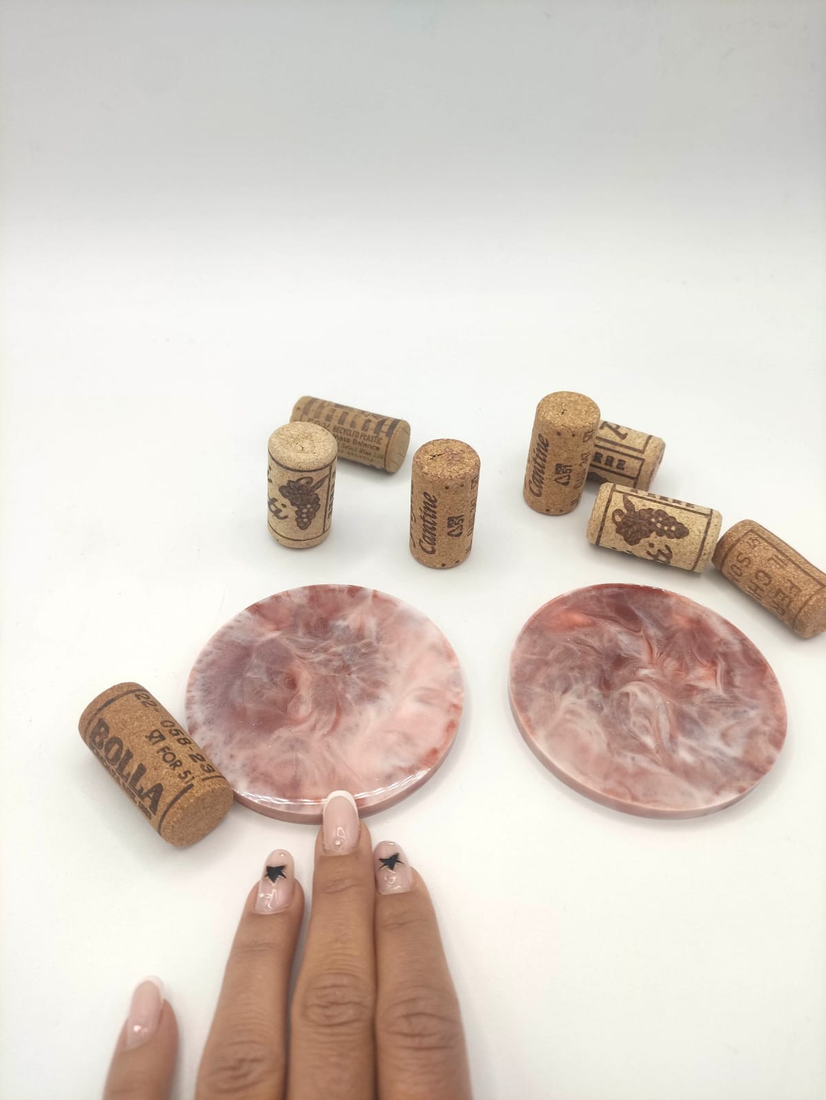 Sottobicchiere in resina epossidica, sfumature bordeaux e bianche, vino, tema vino, resina, resin