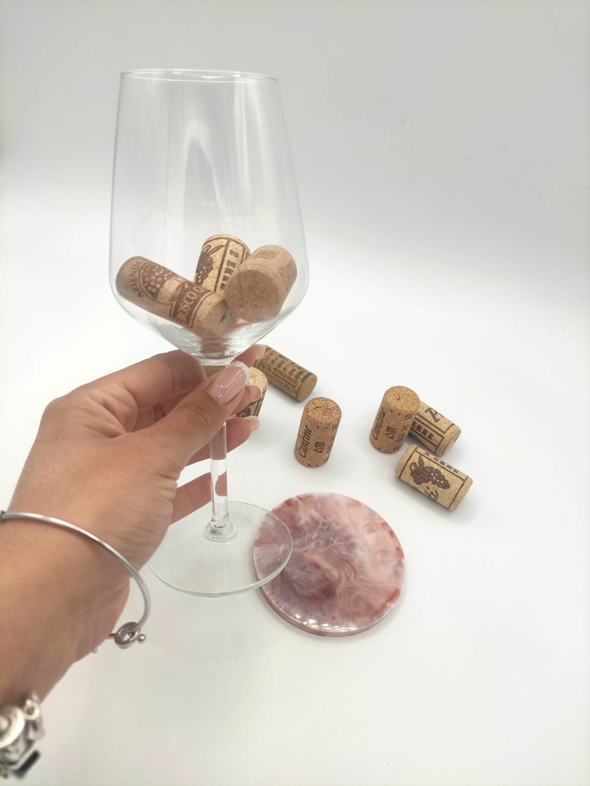 Sottobicchiere in resina epossidica, sfumature bordeaux e bianche, vino, tema vino, resina, resin