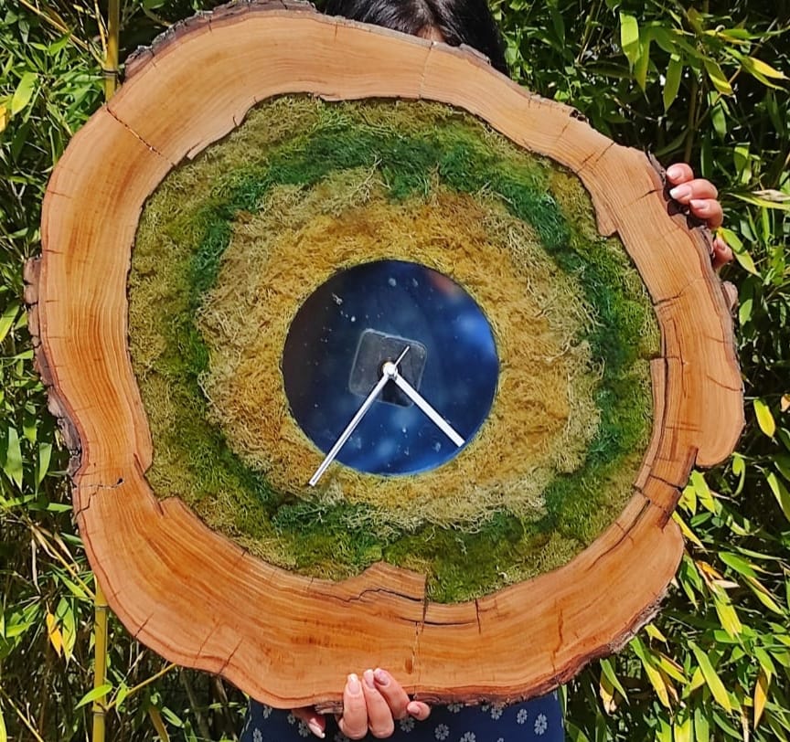 Orologio da parete in legno di castagno, lichene stabilizzato, ricoperto di resina epossidica, resina, wood, resin, natura, nature, orologio, regalo