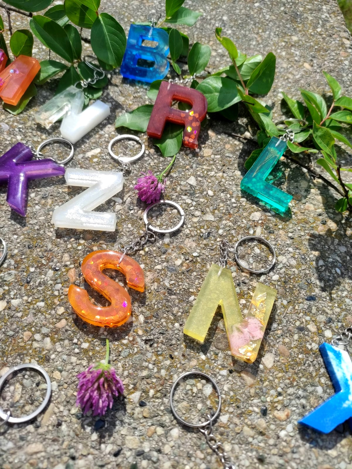 portachiavi lettera, iniziale nome, resina epossidica, keychain, letter name, name, initial letter name, regalo, battessimo, comunione, cresima, matrimonio, bomboniera