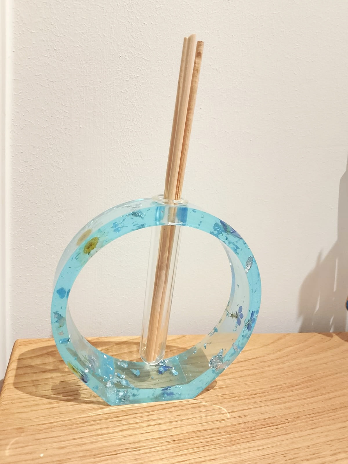 porta diffusore, diffusore, vaso, tondo, relax, fragranze, bastoncini, resina epossidica, regalo, bomboniere, bomboniera, fiori secchi