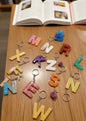 portachiavi lettera, iniziale nome, resina epossidica, keychain, letter name, name, initial letter name, regalo, battessimo, comunione, cresima, matrimonio, bomboniera