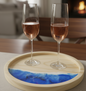 vassoietto in legno, decorazione mare, sfumature blu, azzurro, bianco, onde, wooden tray, resin, resina, mare, vassoio, aperitivo, colazione