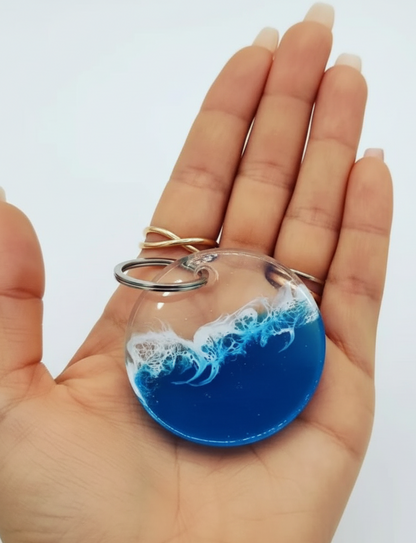 portachiavi, resina, resina epossidica, tondo, fiori secchi, mare, onde, onde mare, azzurro, bianco, keychain, regalo, battessimo, comunione, cresima, matrimonio, bomboniera, bomboniere