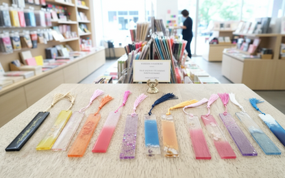 segnalibro, segnalibri, resina, resina epossidica,  leggere, lettura, libro, regalo, battessimo, comunione, cresima, matrimonio, bomboniera