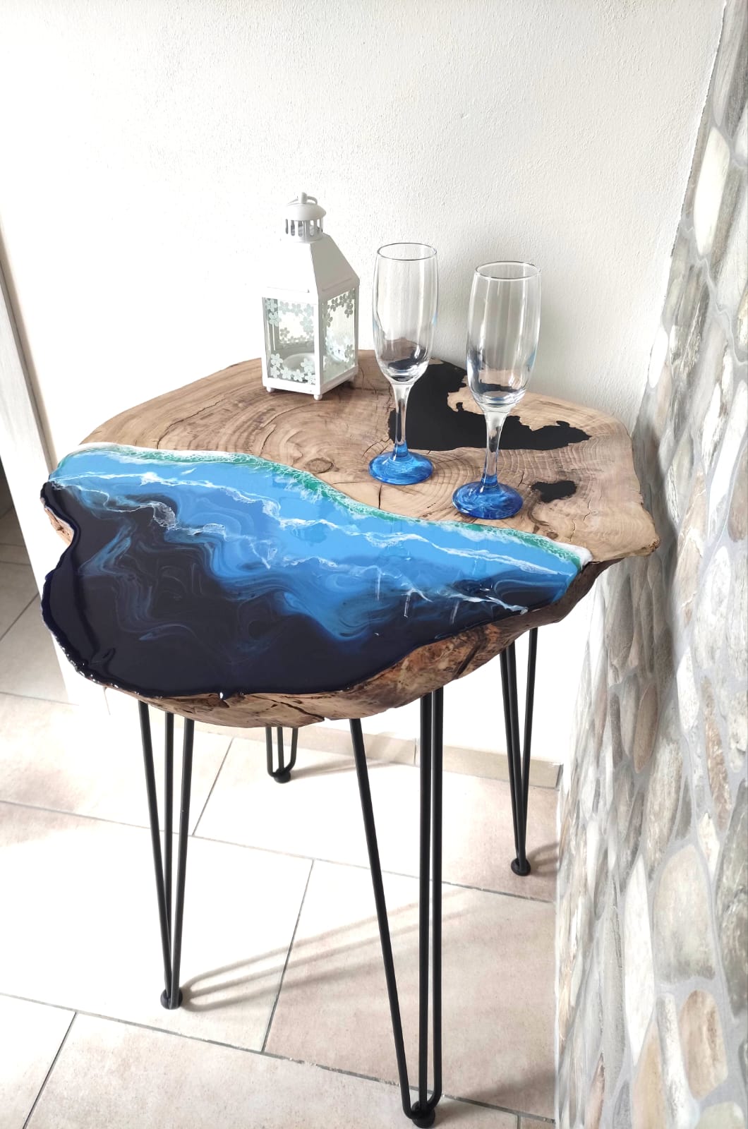 Tavolino da caffè in legno di castagno, lavorato a mano, decorazione mare, coffee table, ocean resin, resina