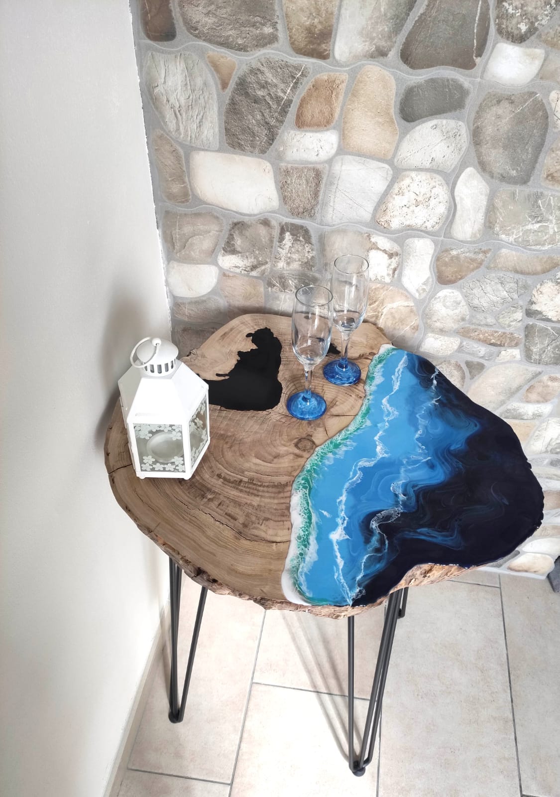 Tavolino da caffè in legno di castagno, lavorato a mano, decorazione mare, coffee table, ocean resin, resina