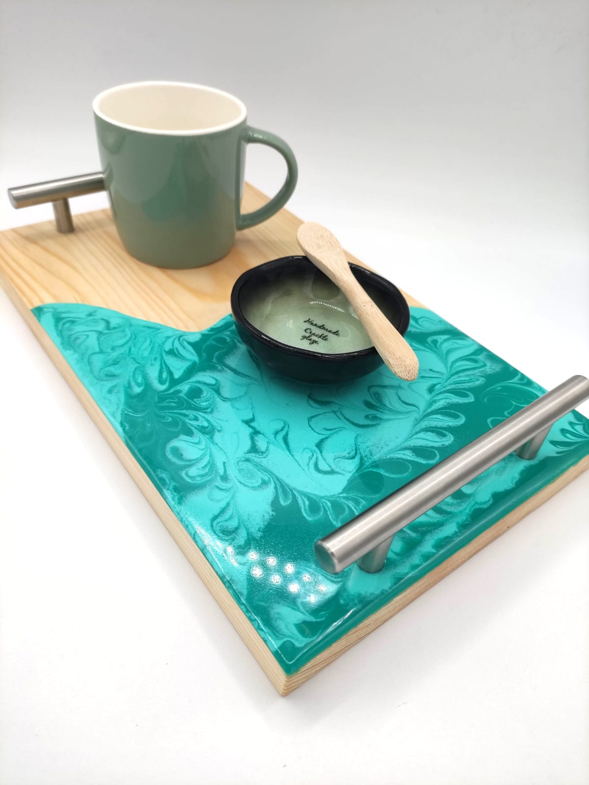 Vassoio legno e resina per colazione, decorazione a tema natura, pratiche maniglie, con una tazza e ciotolina abbinata, wood cutting board