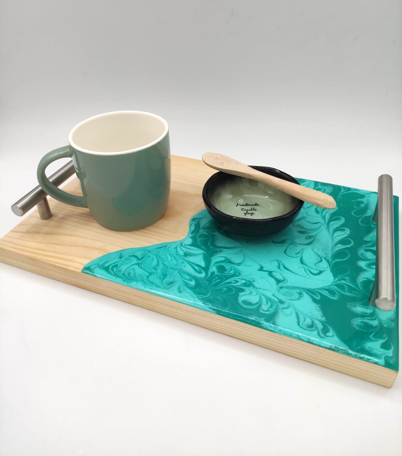 Vassoio legno e resina per colazione, decorazione a tema natura, pratiche maniglie, con una tazza e ciotolina abbinata, wood cutting board