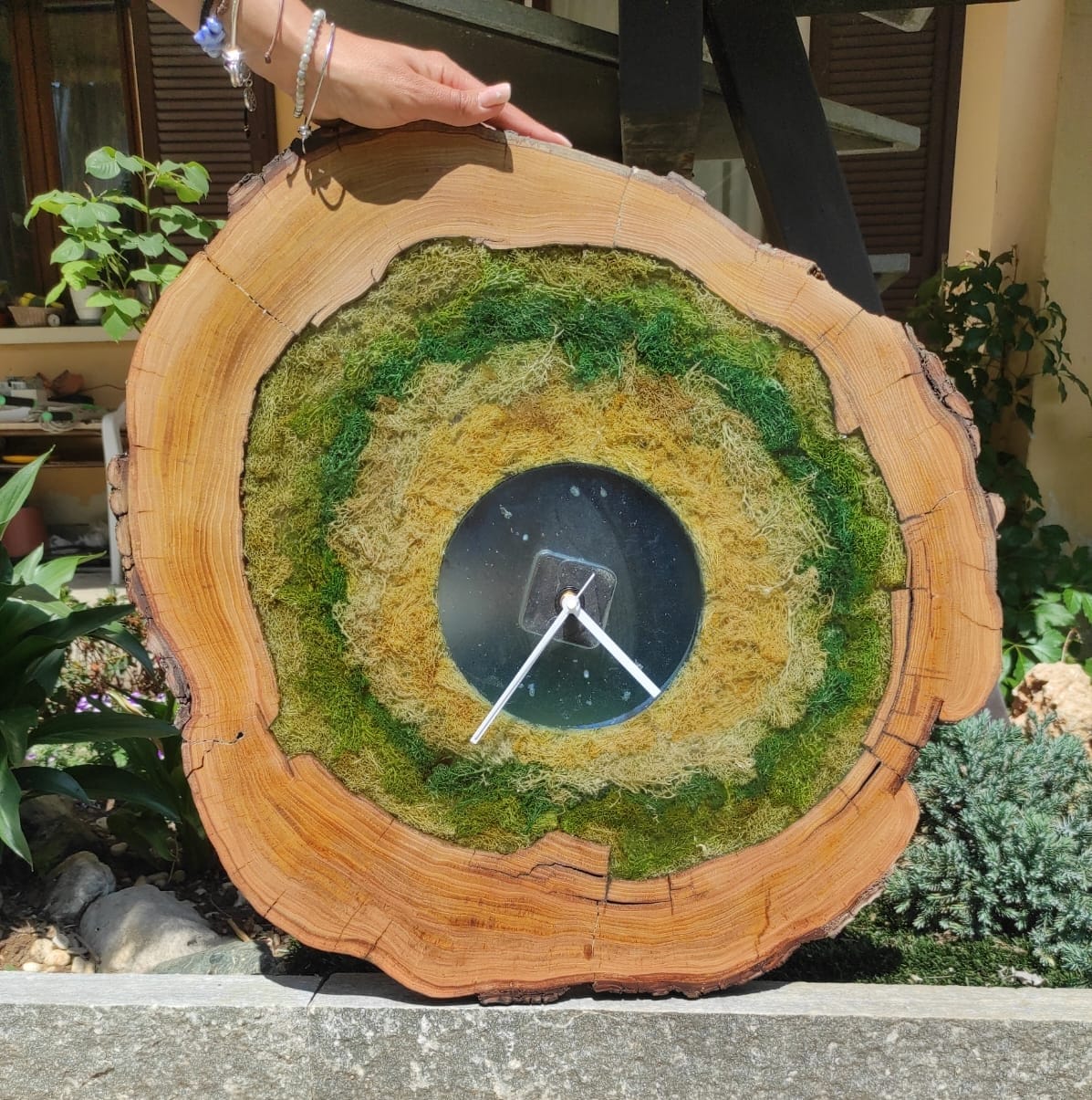 Orologio da parete in legno di castagno, lichene stabilizzato,  ricoperto di resina epossidica, resina, wood, resin, natura, nature