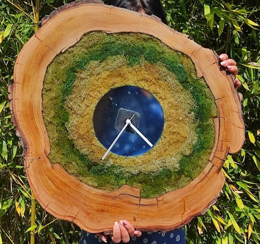 Orologio da parete in legno di castagno, lichene stabilizzato,  ricoperto di resina epossidica, resina, wood, resin, natura, nature