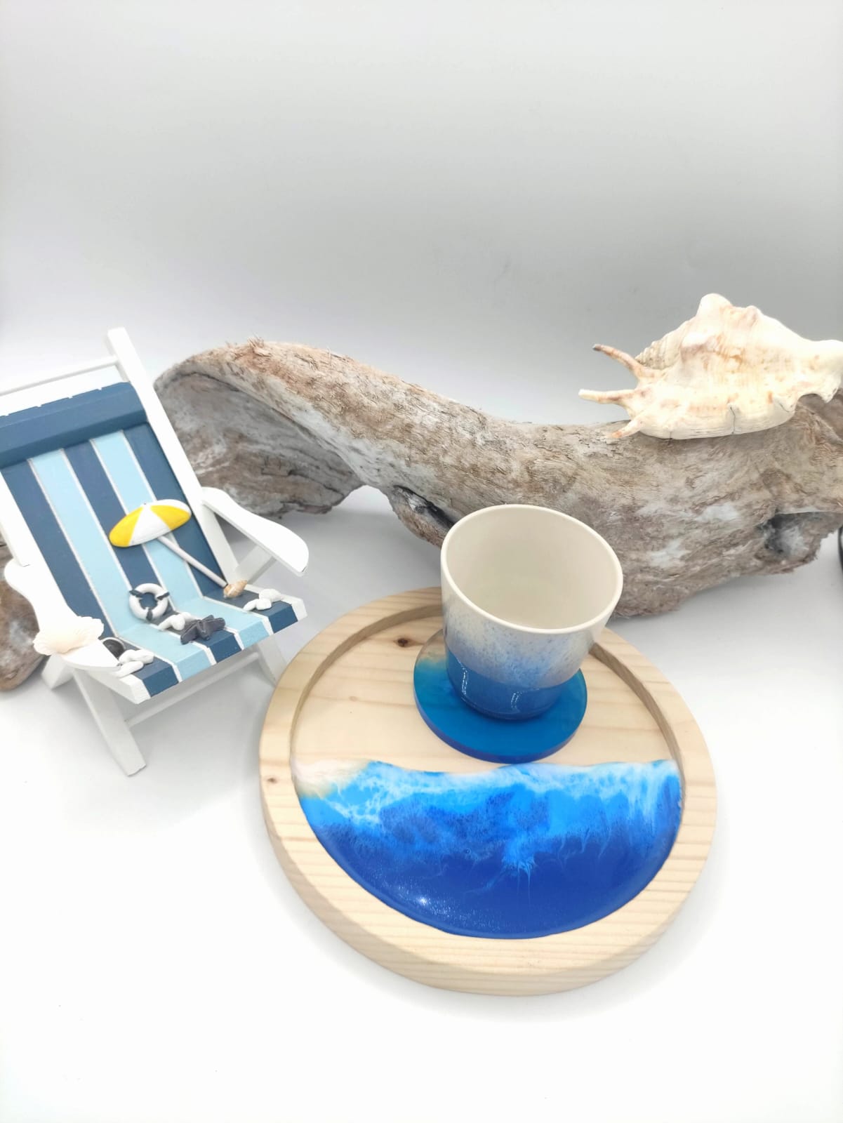 Vassoietto in legno, decorazione mare, sfumature blu, azzurro,  bianco, onde, wooden tray, resin, resina