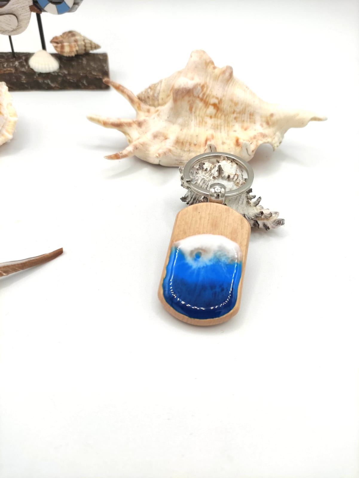 portachiavi, legno, resina, resin, mare, sea, sfumature, blu, bianco, azzurro, keychain