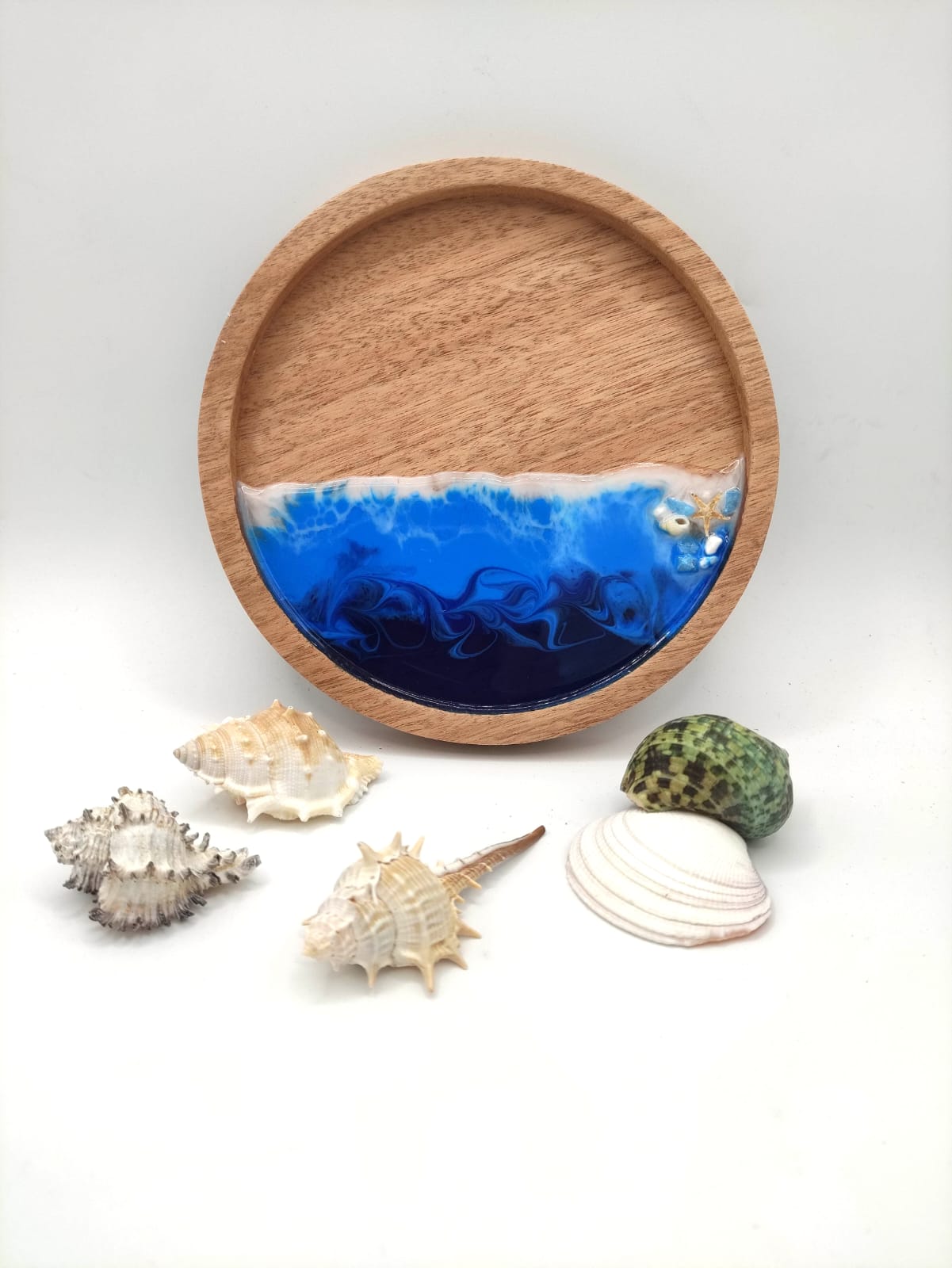 Vassoietto in legno, decorazione mare, sfumature blu, azzurro,  bianco, onde, wooden tray, resin, resina