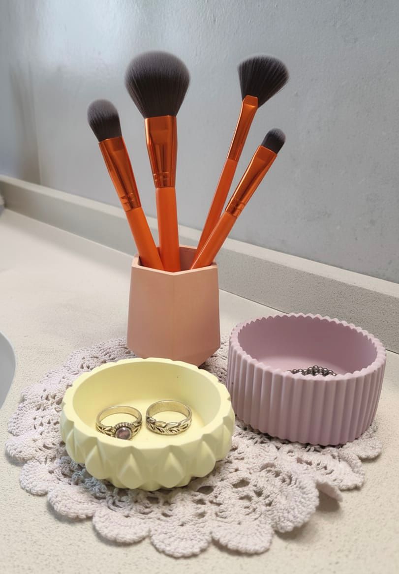 vasi, resina ecologica, porta oggetti, fiori di carta, piante grasse, arredamento, casa, primavera, regalo, battessimo, comunione, cresima, matrimonio, bomboniera, bomboniere