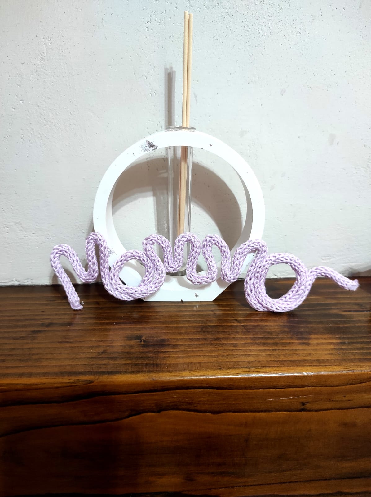 porta diffusore, diffusore, vaso, tondo, relax, fragranze, bastoncini, resina ecologica, scritta, tricotin, mamma, festa della mamma, regalo