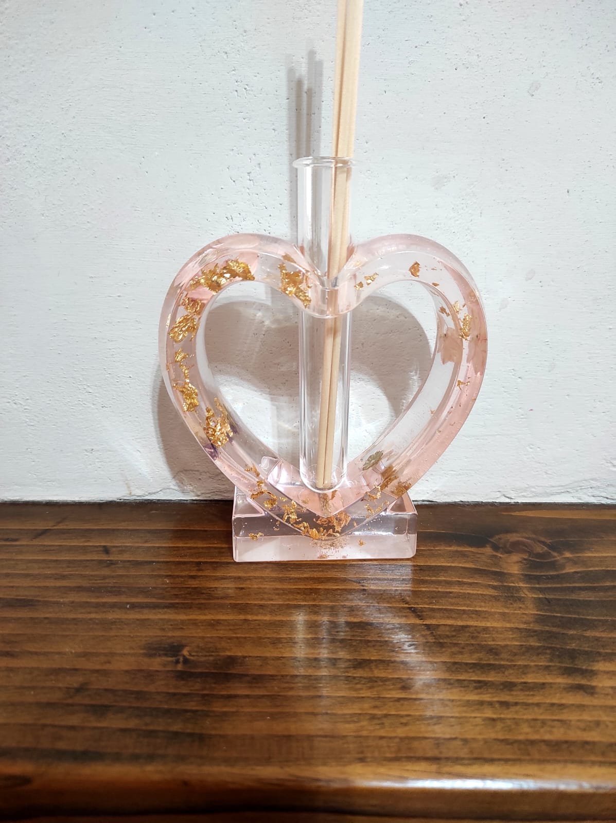 porta diffusore, diffusore, vaso, cuore, relax, fragranze, bastoncini, resina epossidica, regalo, bomboniere, bomboniera, fiori secchi