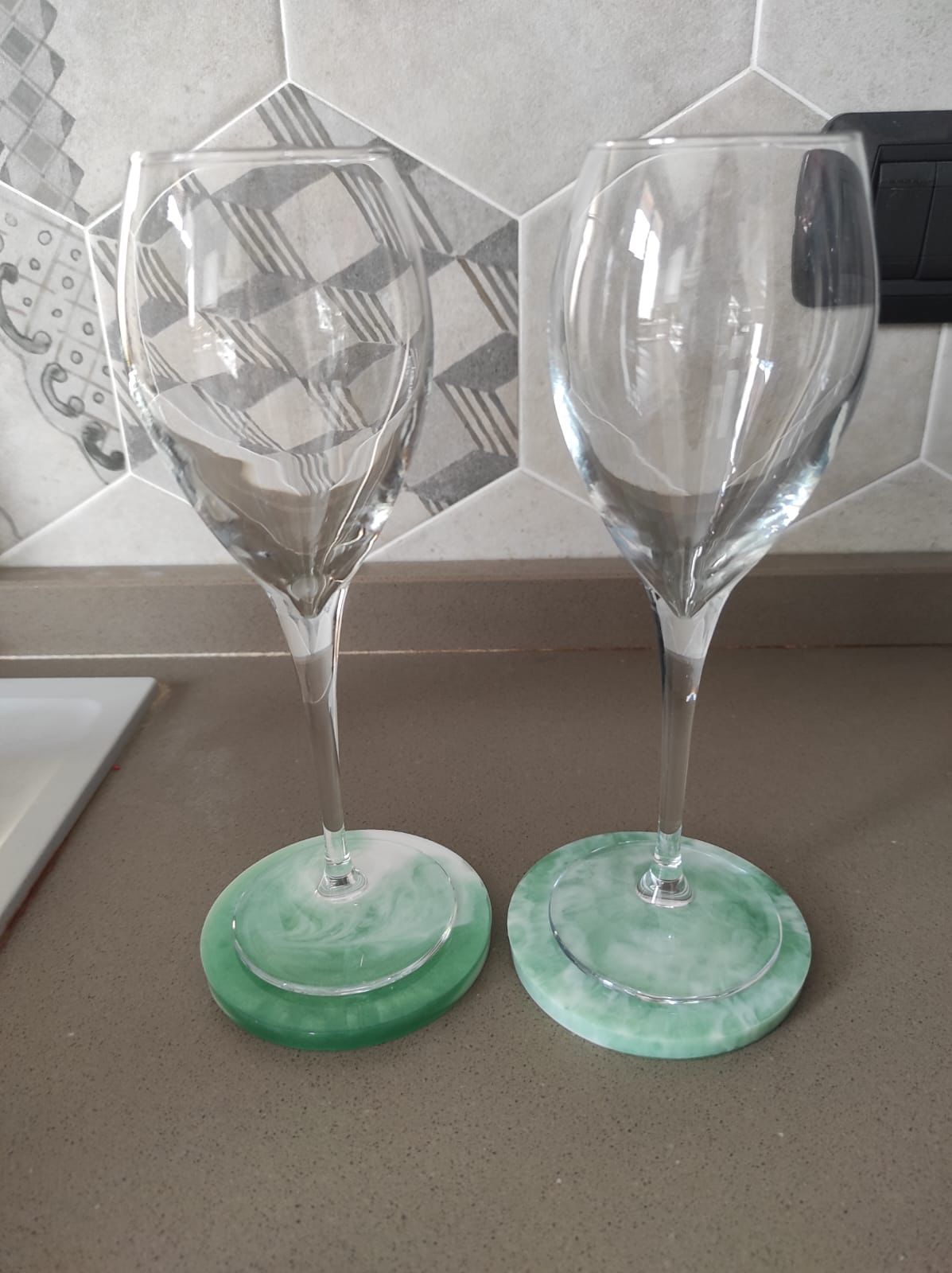 Sottobicchiere in resina epossidica, sfumature verdi e bianche, montagna, tema montagna, resina, resin