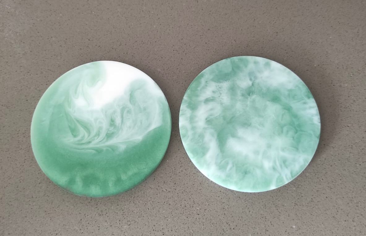 Sottobicchiere in resina epossidica, sfumature verdi e bianche, montagna, tema montagna, resina, resin